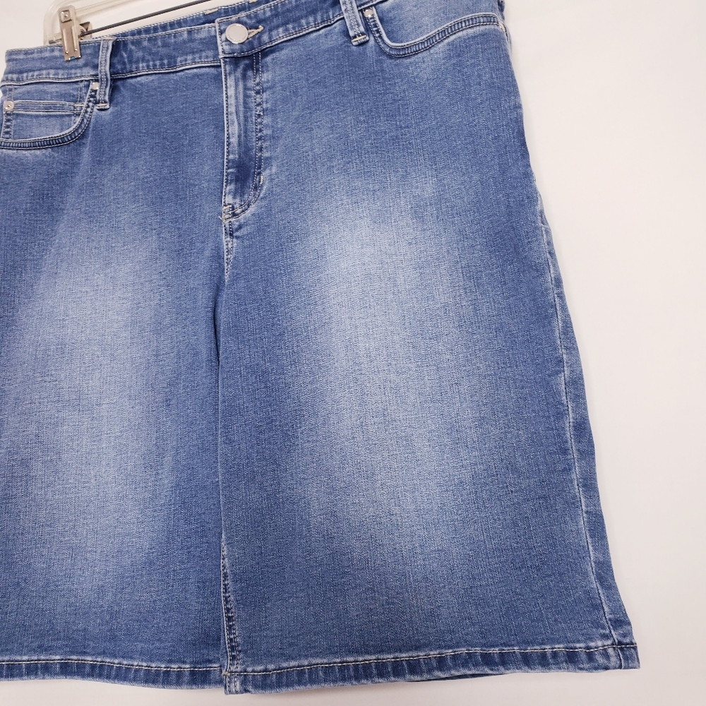 Tommy Bahama Boracay Indigo Denim Bermuda Jean Shorts Women's Size 14x11" - Picture 3 of 11